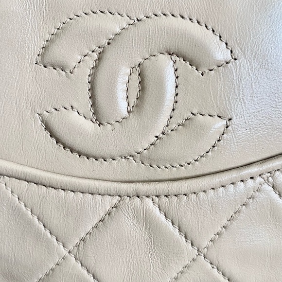 Chanel purse - Picture 2 of 9